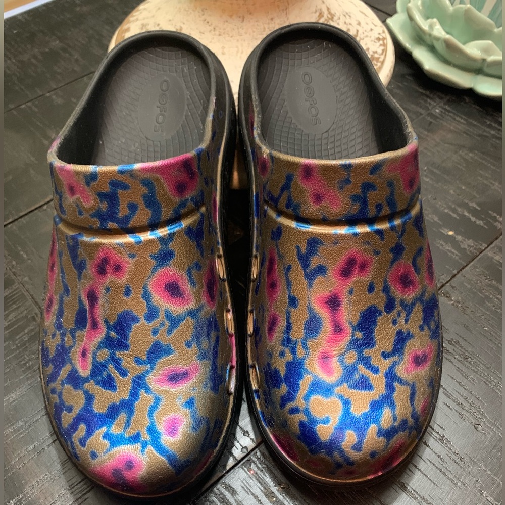 OOFOS Oocloog Kaleidoscope Slip On Recovery Clog Size 7 Women's Shoes